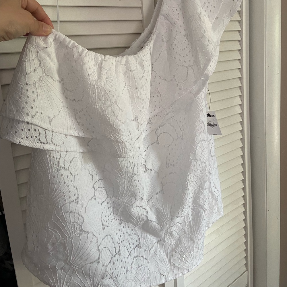 NWT NEVER WORN Express Large White Floral Lace One Shoulder Ruffle Tank